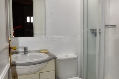 P-Bedroom-2-en-suite-shower-Eva-24